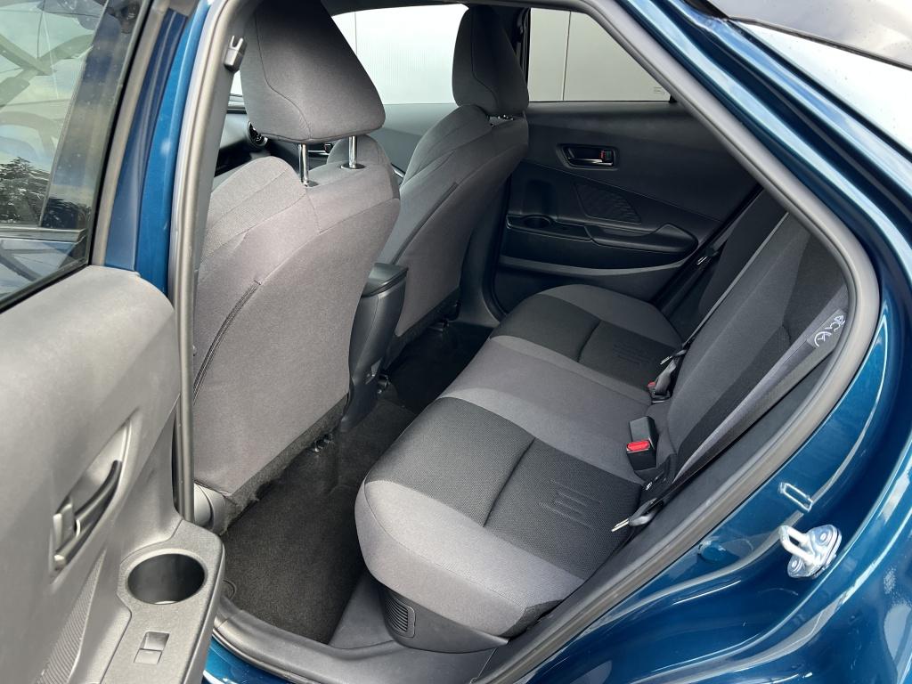 Toyota C-hr 1.8 hybr 140 first