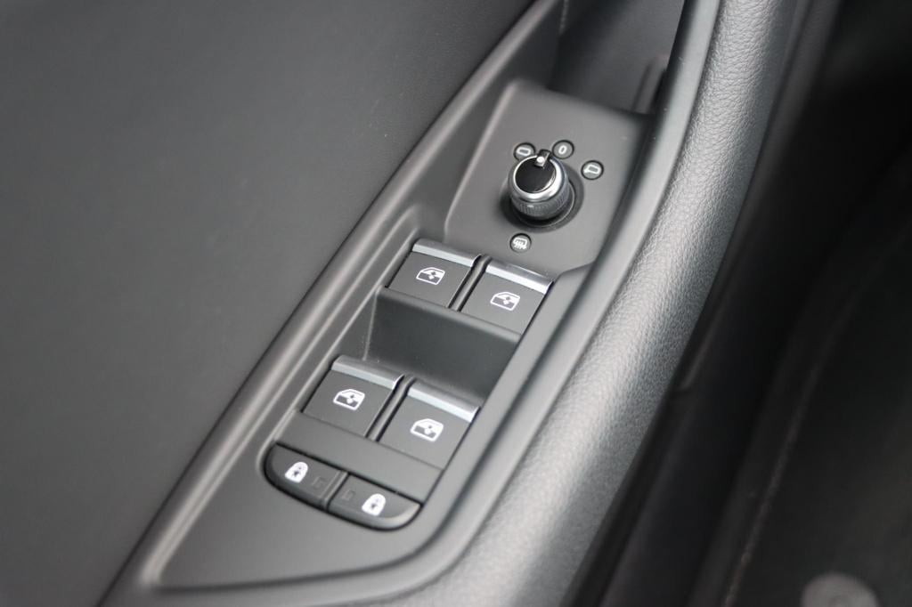 Audi A4 avant 40 tfsi launch edition sport