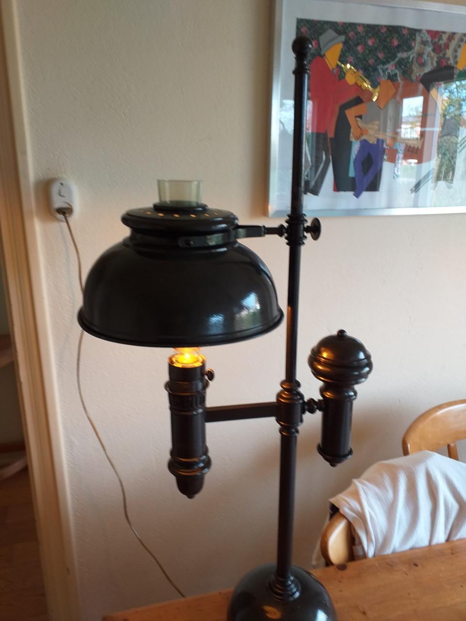 """MOOIE TAFELLAMP KAN OOK ALS VERDAMPER GEBRUIKT WORDEN""