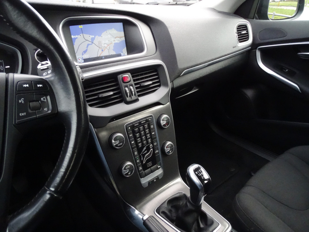 Volvo V40 1.6 t2 momentum | stoelverwarming | navi | bluetooth