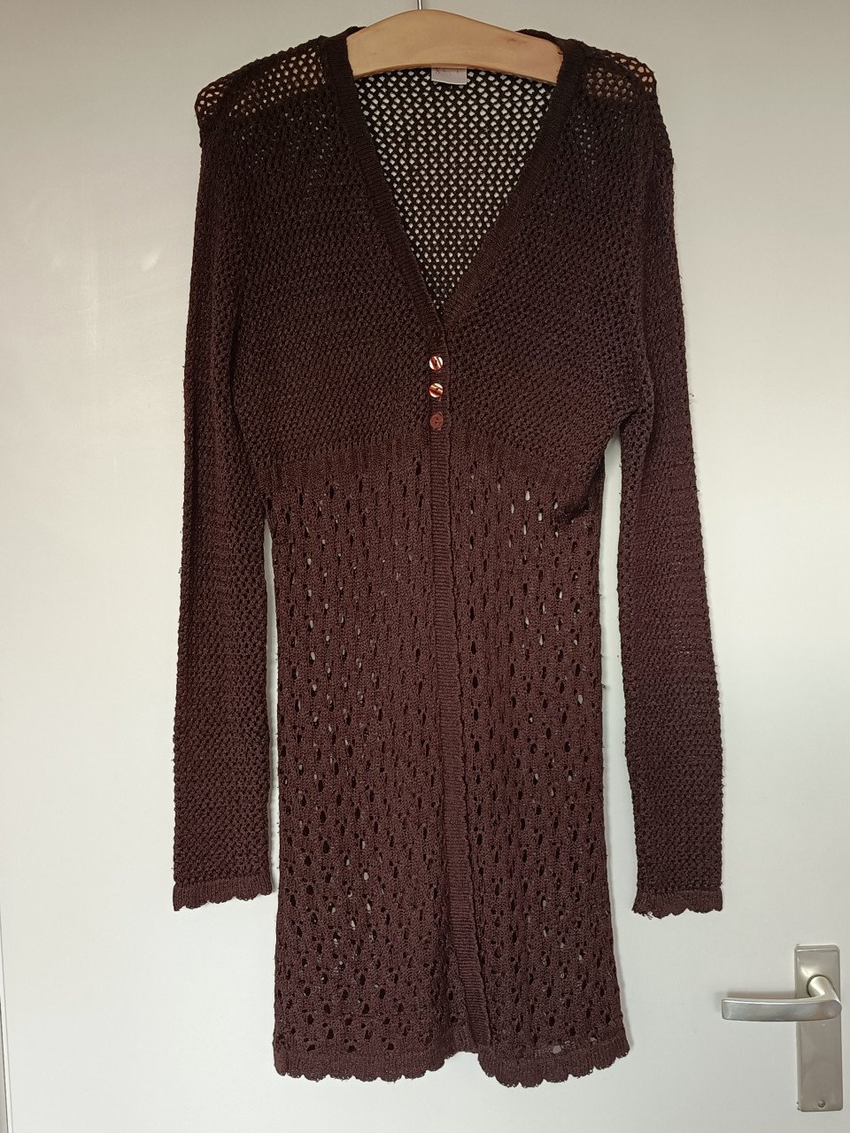 Donkerbruin gehaakt vest. Maat M. Lengte achterzijde 95 cm.