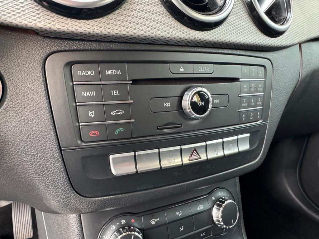 Mercedes-Benz B-Klasse 180 activity edition | leer | automaat |