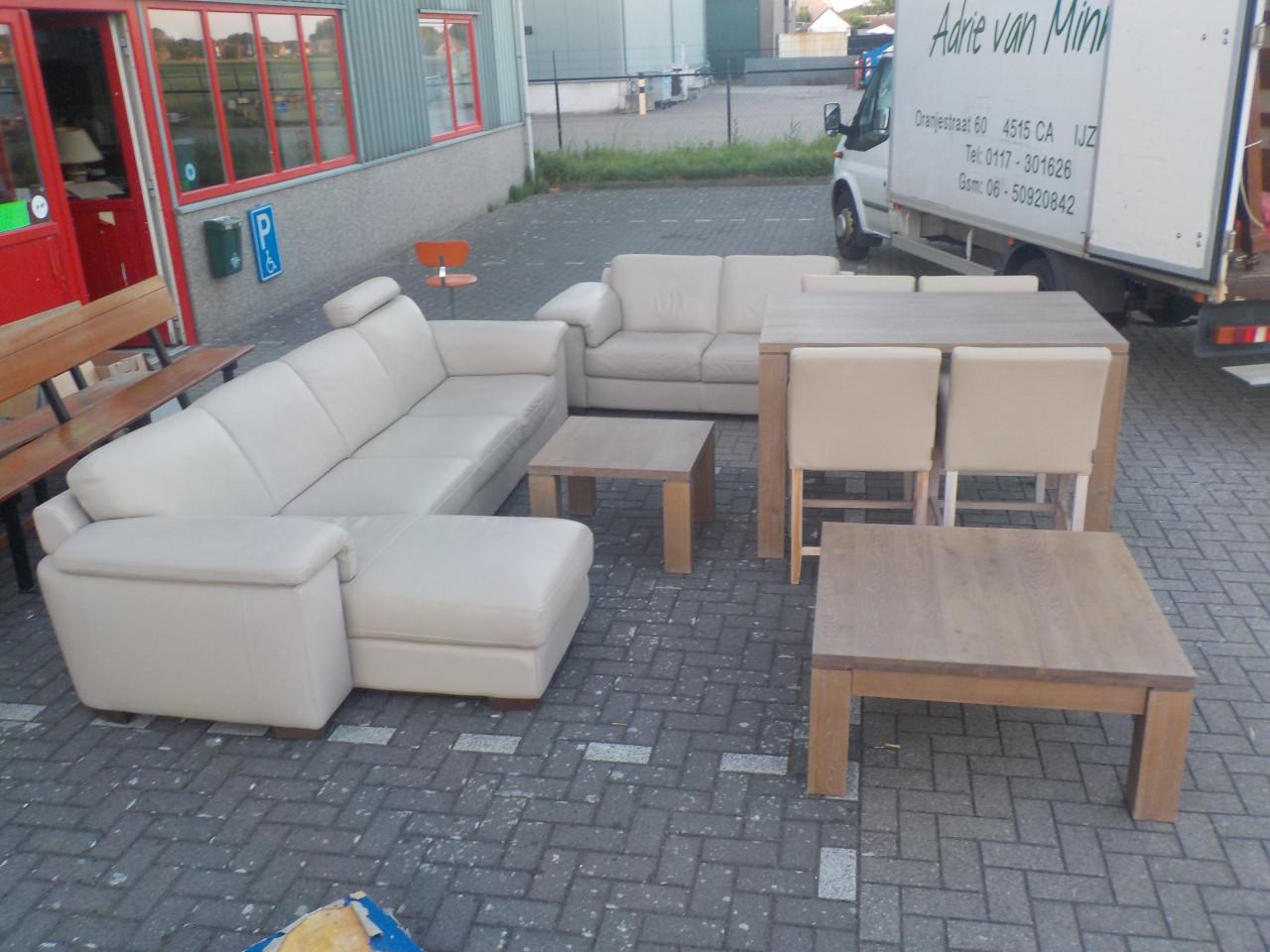 Massieve hoge bartafel 140 x 100 cm hoog 94 cm + 4 barstoelen