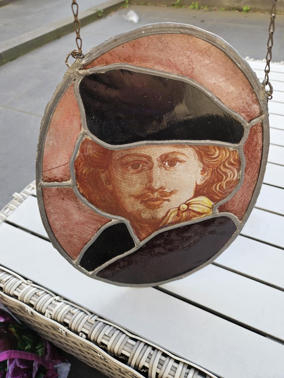 Antiek glas-in-lood raamhanger met portret, handgemaakt