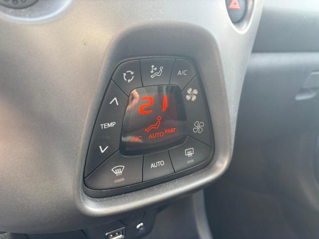 Toyota Aygo 1.0 vvt-i x-joy nl-auto, climate control!