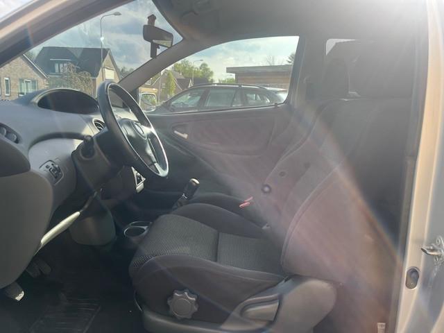 Toyota Yaris 1.3 VVT-i Sol Airco inclusief jaar apk