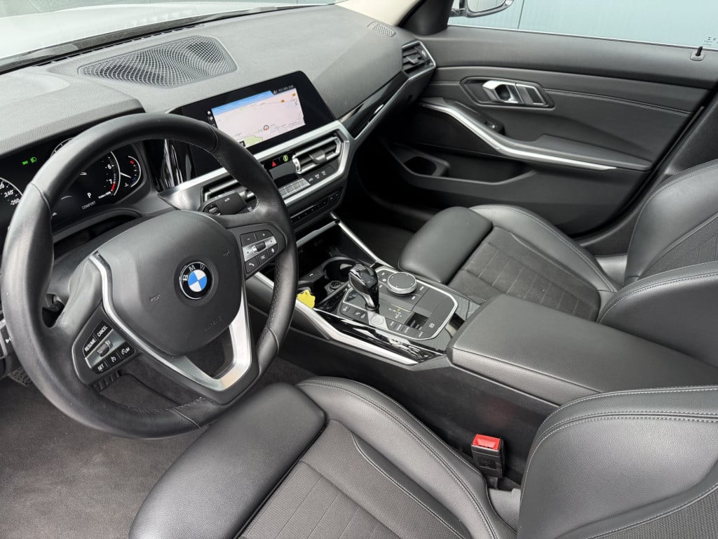 BMW 3-serie 320i automaat high executive sedan