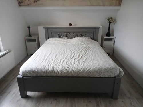 Robuust tweepersoons bed
