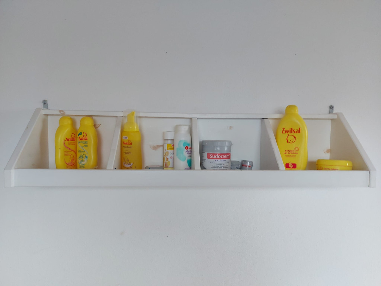 Mooie whitewash babykamer Amigo's Amiga's €75,-