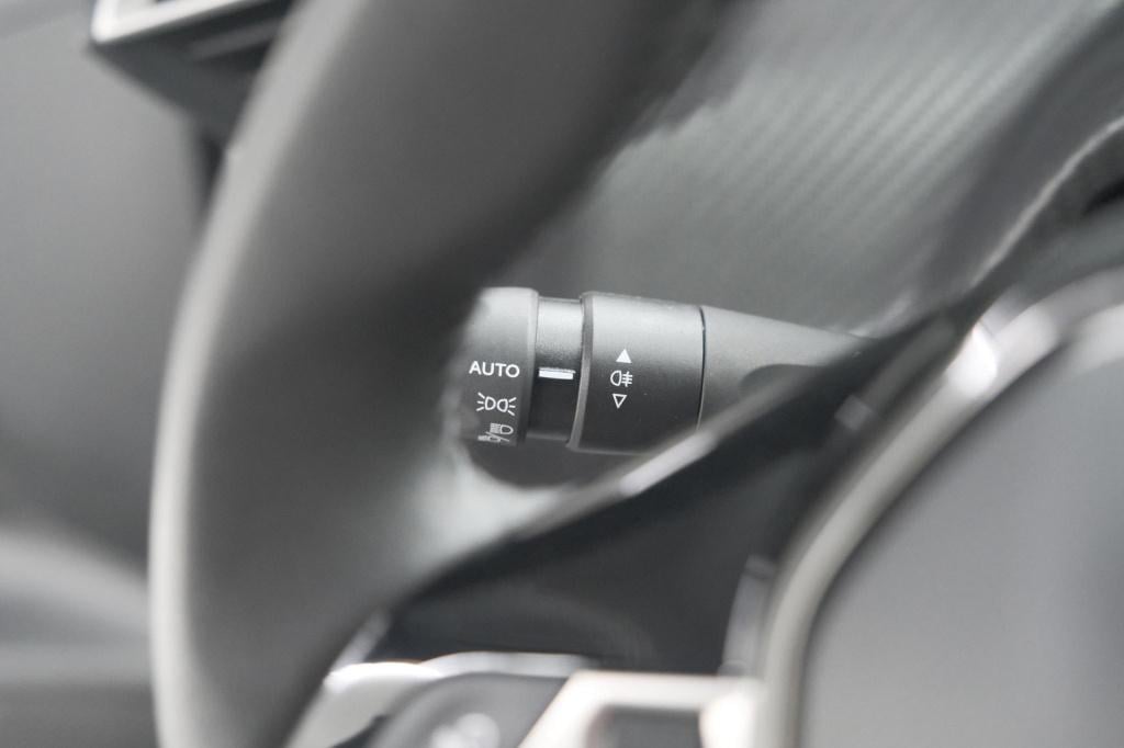 Peugeot 208 puretech 100 active | parkeersensoren | navigatie | apple carpl