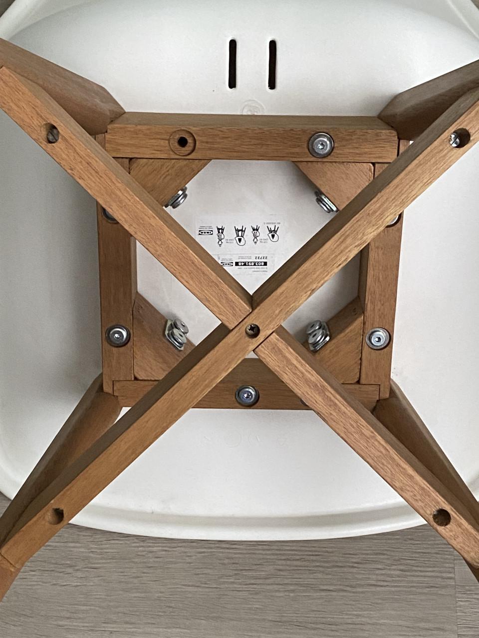 2 x witte ikeastoel : Fanbijn.