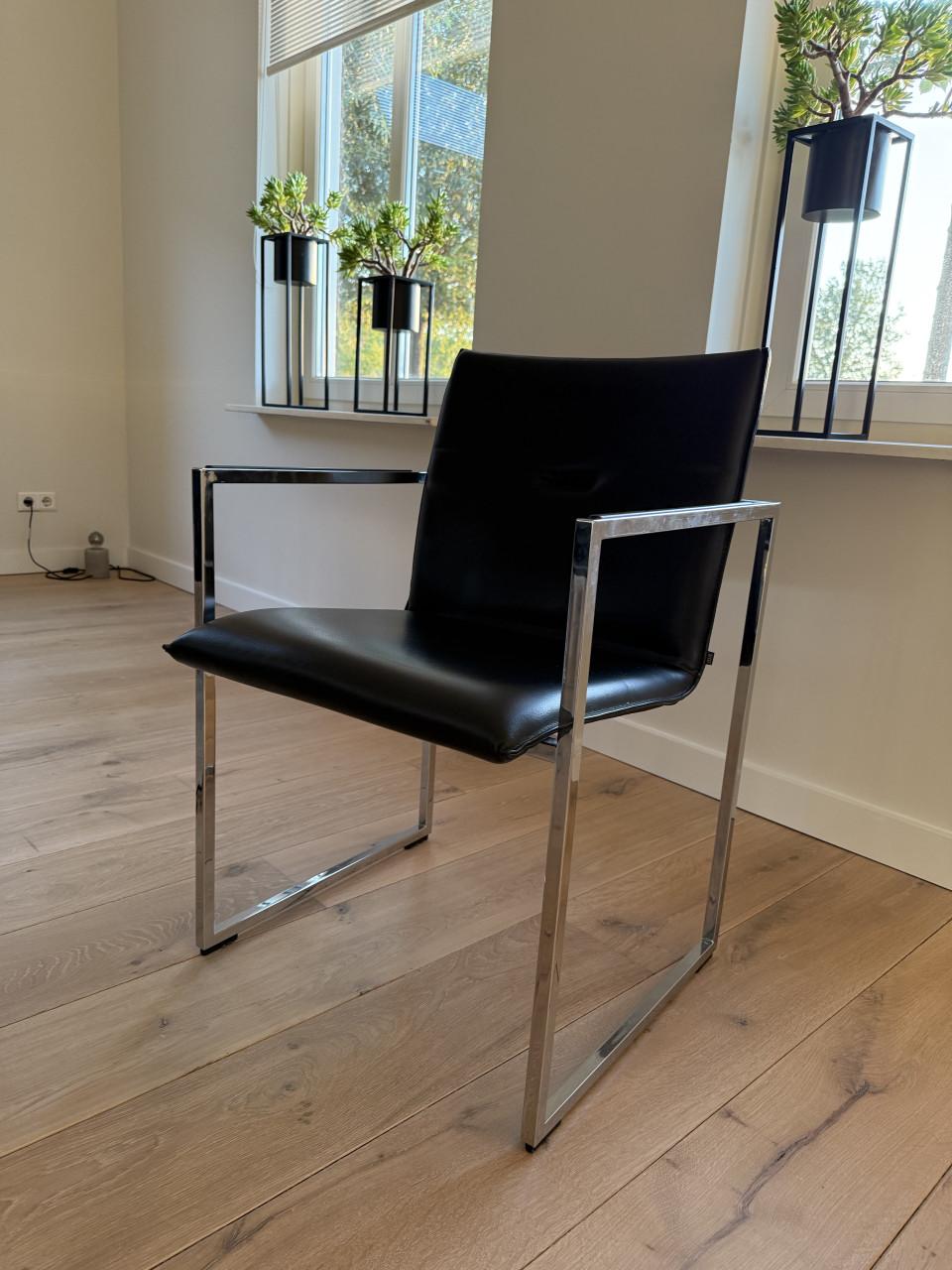 Eetkamertafel Metaform S16 met Arco Frame stoelen