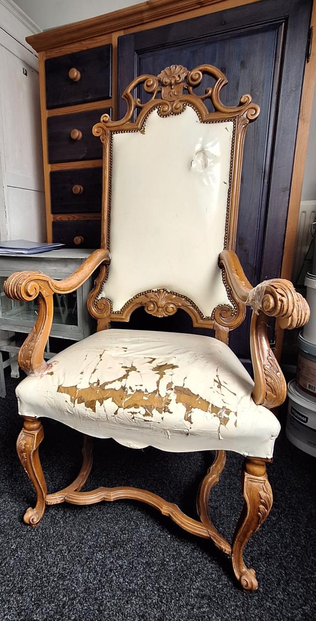 Ouderwetse stoel opknapper €10