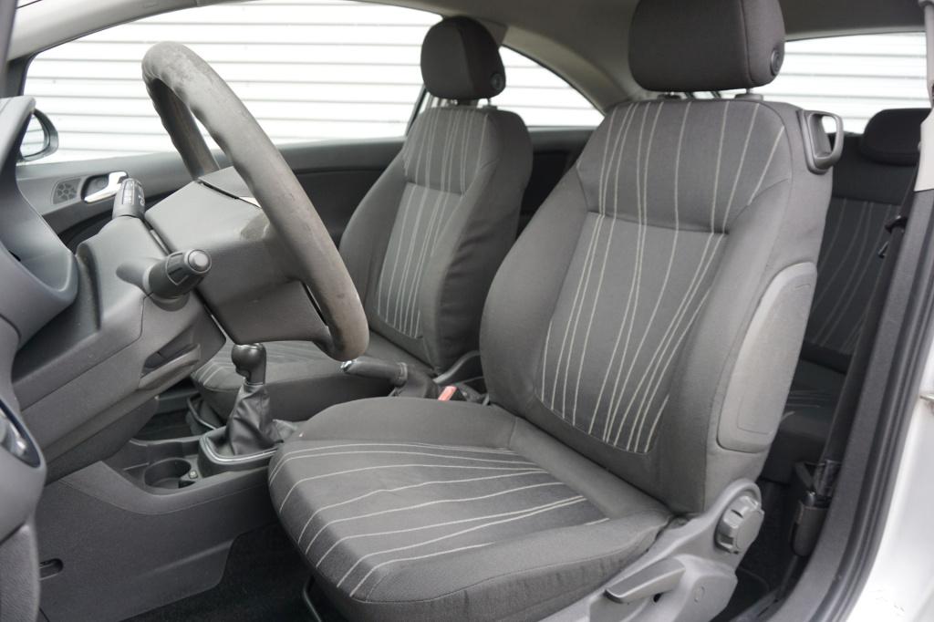 Opel Corsa 1.2-16v business airco / cruise / elektr. ramen / nap