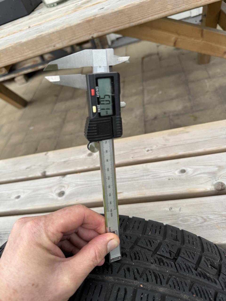 Set 16inch Anzio allu velgen met Yokohama winterbanden 5x114,3