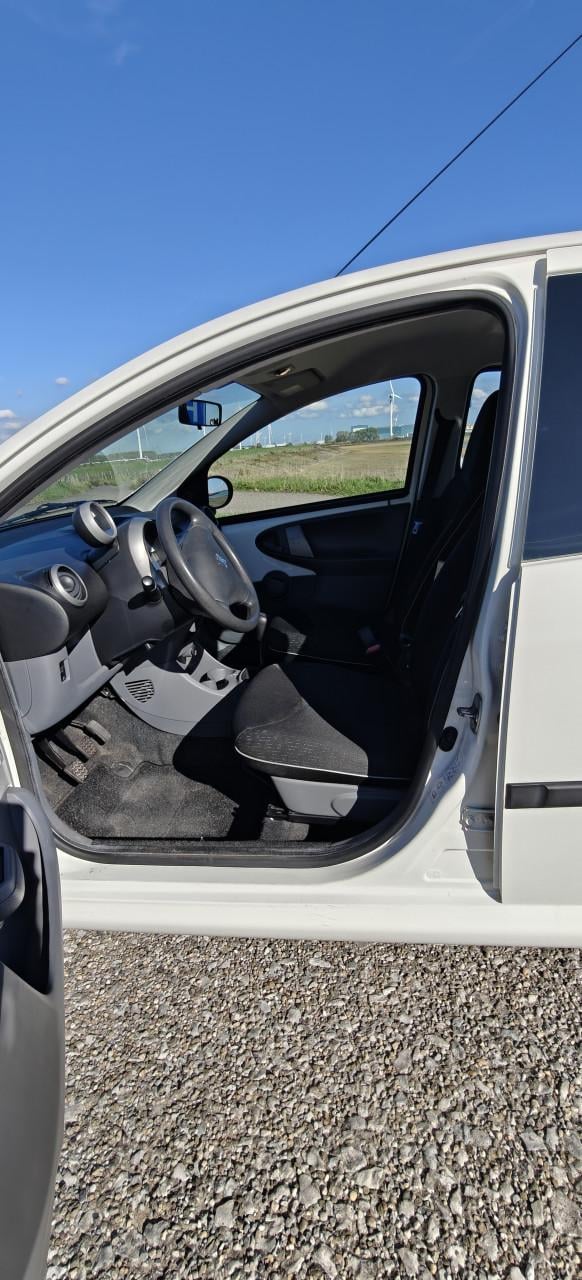 Peugeot 107, 178.000 km, apk tot feb '27