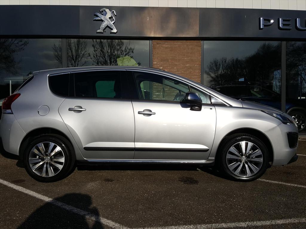 Peugeot 3008 style 1.2pt-130pk trekhaak | navigatie | cruise & climate cont