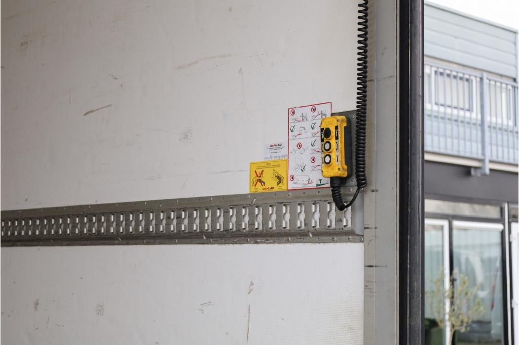 Iveco Daily 35s14 2.3 136pk automaat laadklep i nav i zijdeur i standkachel