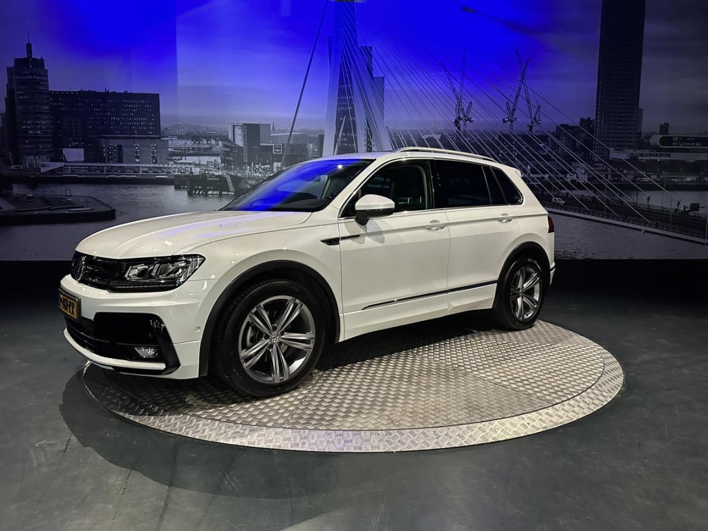 Volkswagen Tiguan 1.5 tsi act highline business r-line *topcomfortstoelen*p