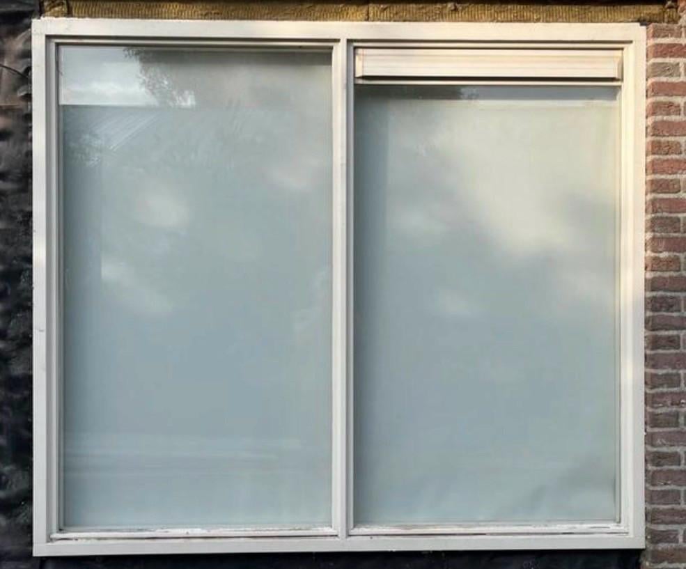 Hardhouten kozijn met dubbel glas