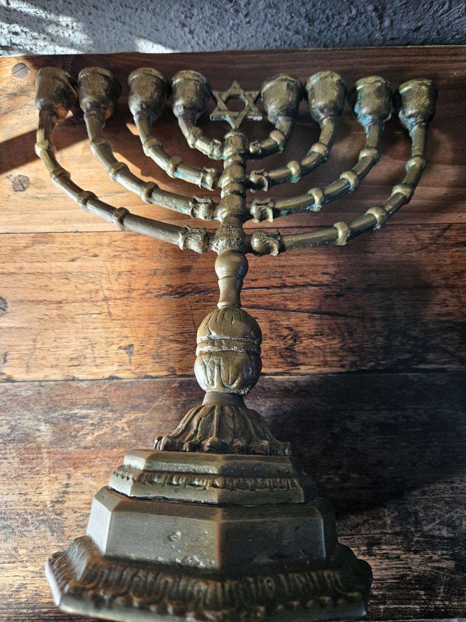 Antieke bronzen Menorah Kandelaar met Davidster