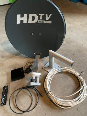 Satellietschotel met toebehoren