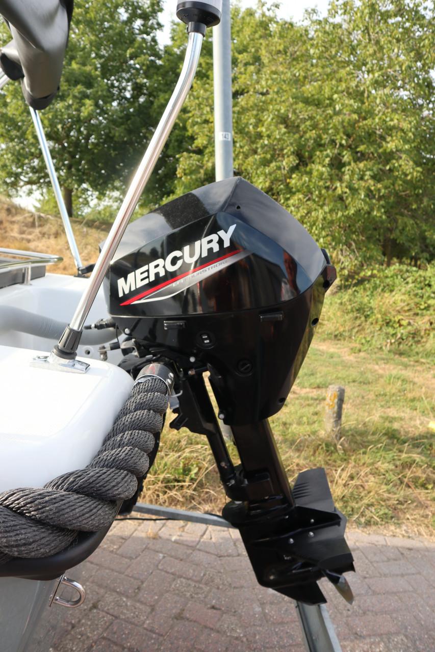 Nette boot met Mercury 20 pk buitenboordmotor en Marlin trailer