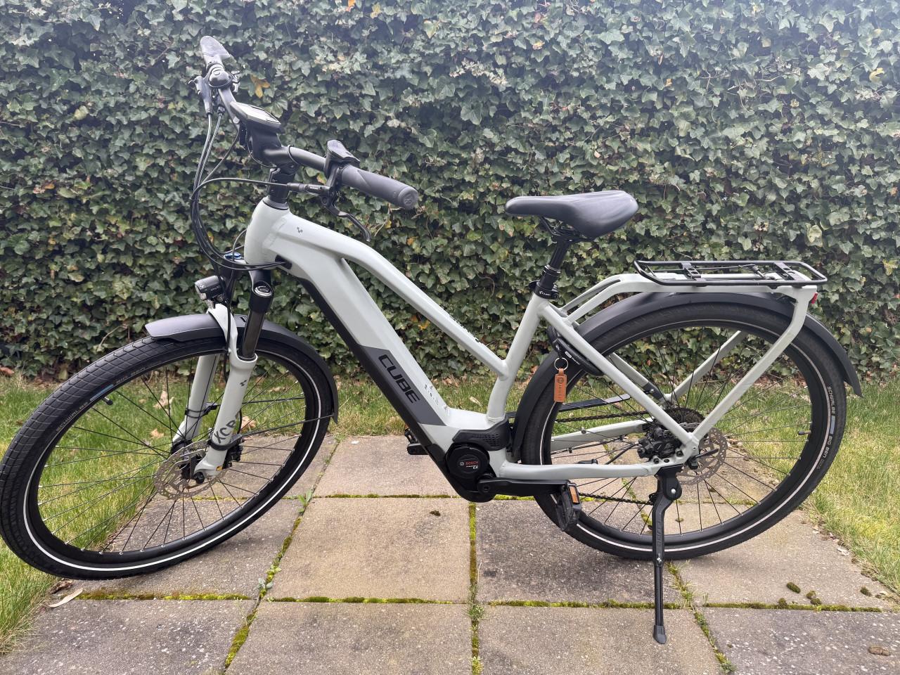 Cube Kathmandu Hybrid Pro 625