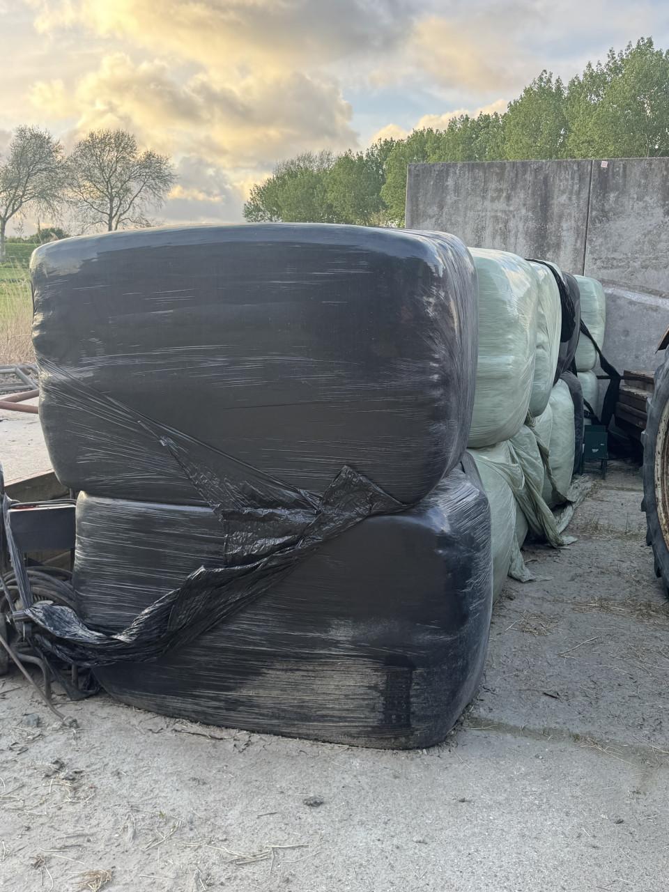 Te koop weide hooi ,kuilbalen en stro