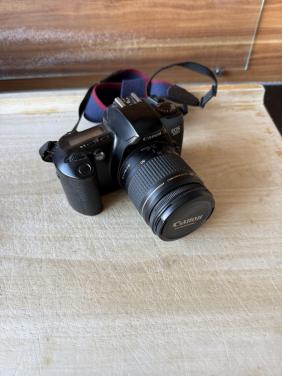 Canon Eos 500 body. Canon draagband. Canon 28-80 lens