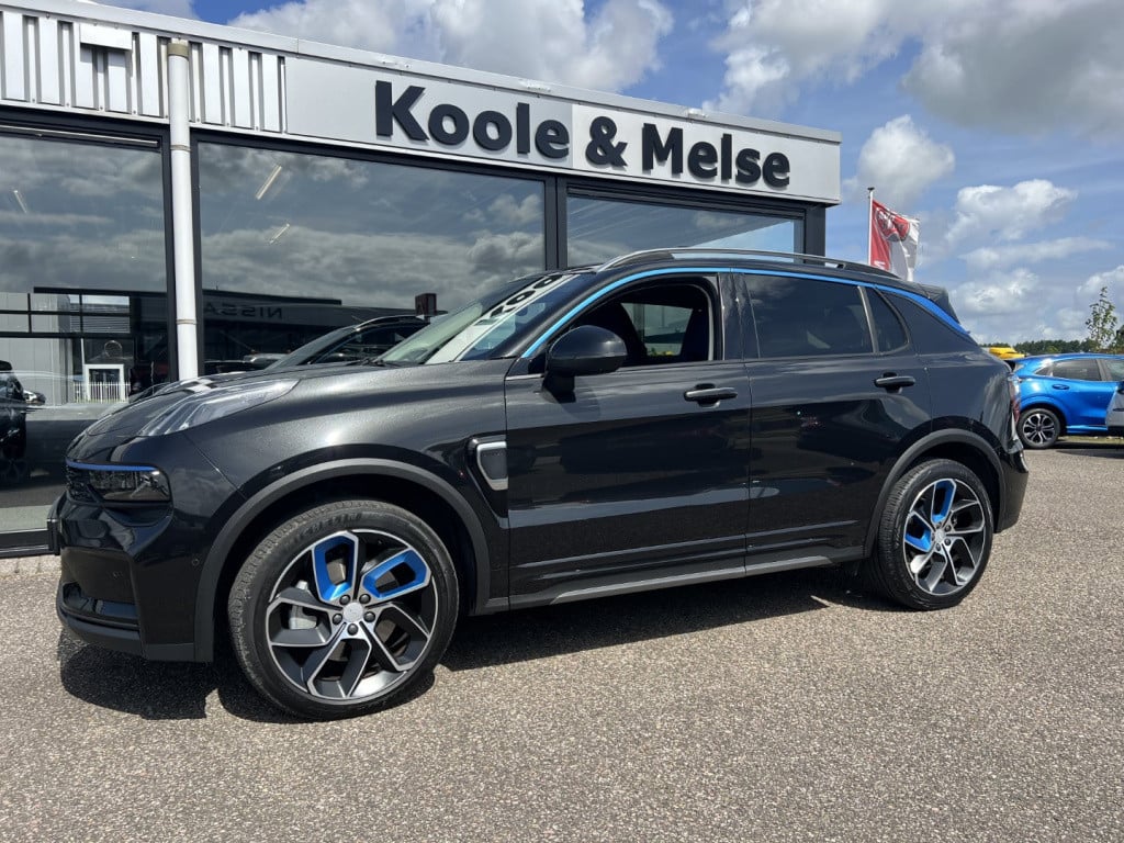 Lynk & Co 01 1.5 261pk phev plug in hybrid ,trekhaak , pano dak,car play