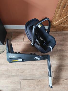 Zeer nette maxi cosi met base en isofix
