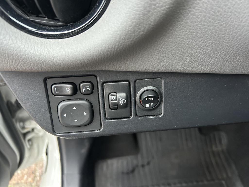 Toyota Yaris 1.5 hybrid dynamic bi-tone |gefotografeerd op winterwielen, se