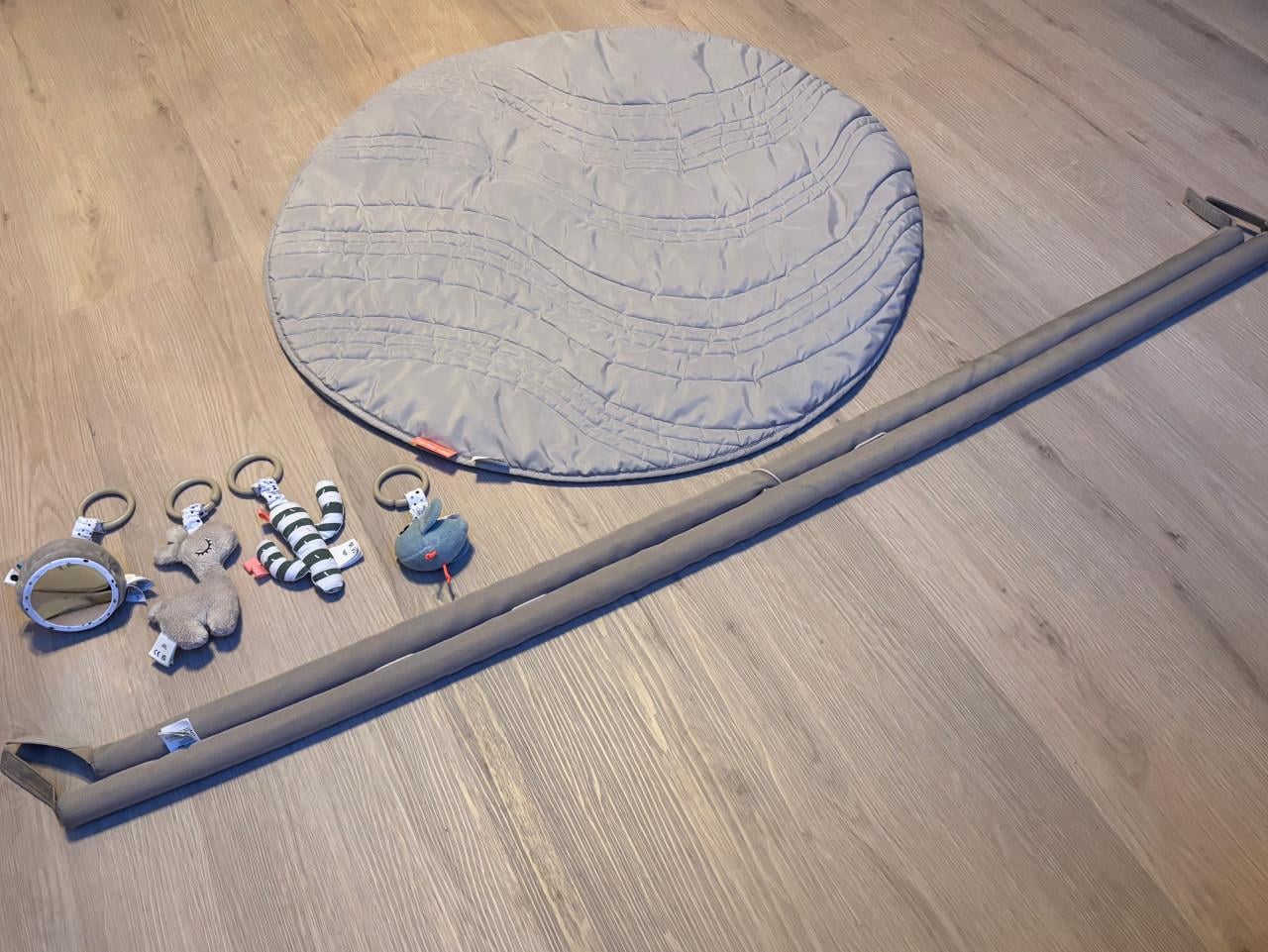Speelkleed met boog van Done by Deer