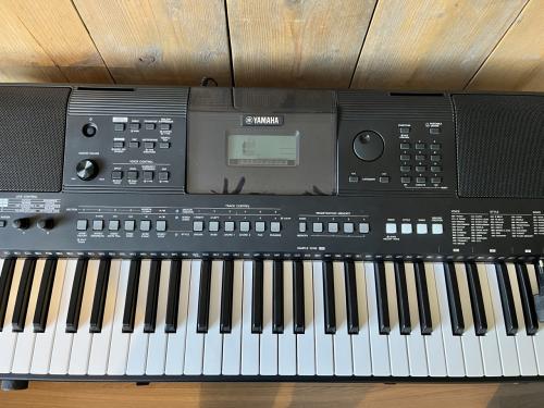 Yamaha PSR-E463 Keyboard