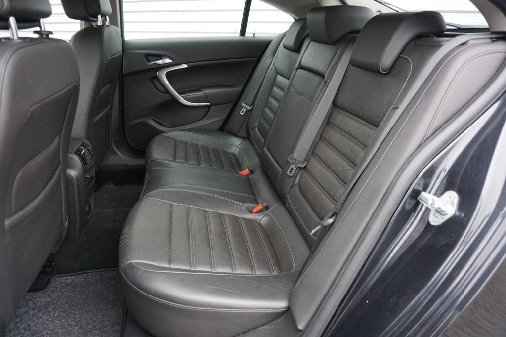 Opel Insignia 1.6 t sport climate / navi / cruise / leder / parkeers. / sto