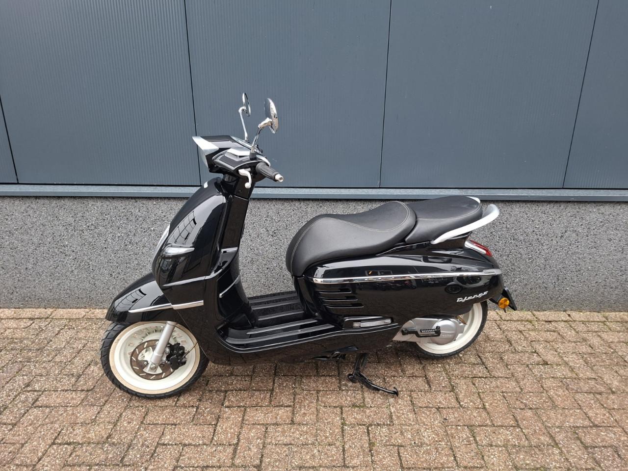 Peugeot Django zwart 45 km/h Incl. garantie