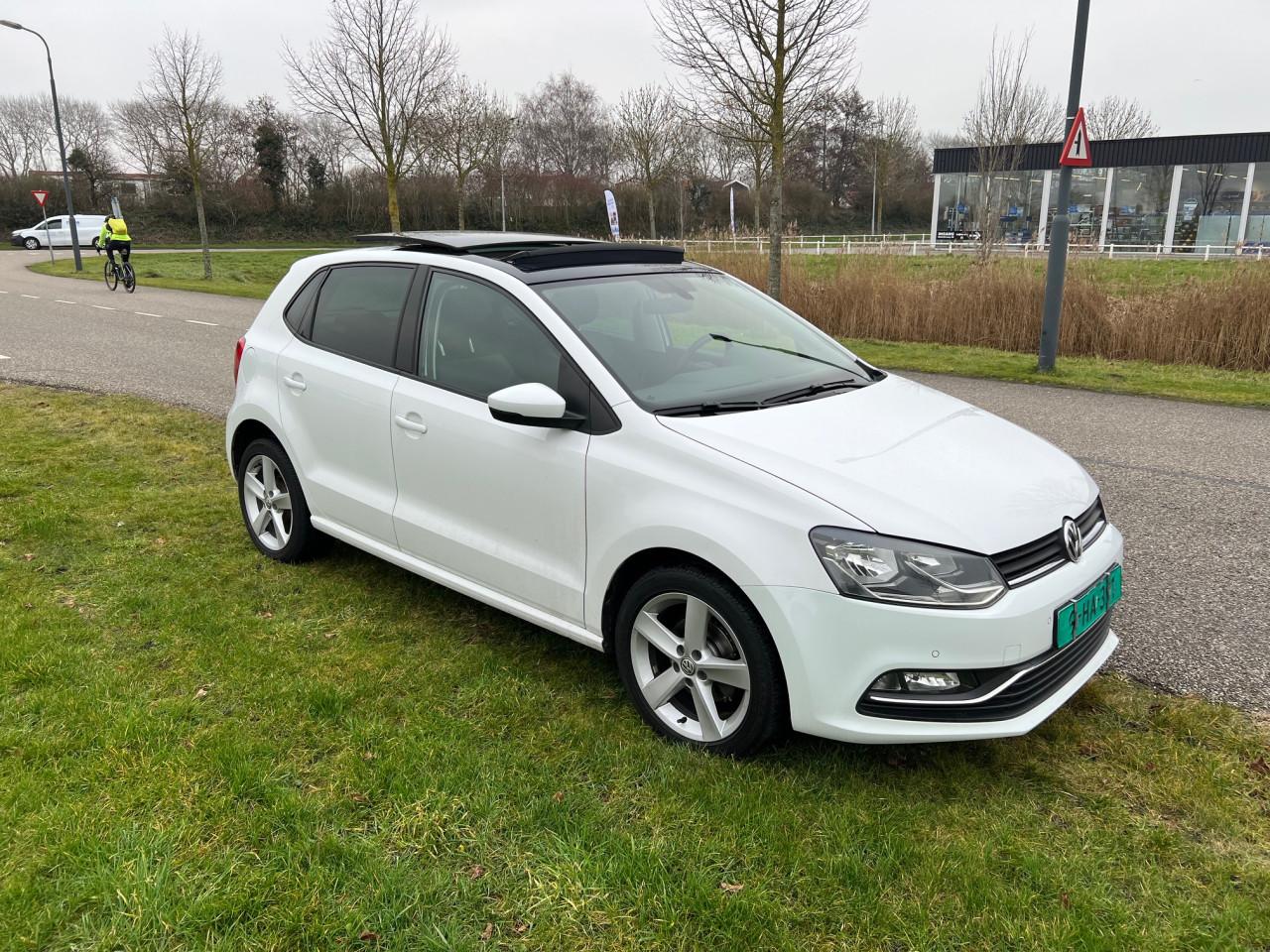 VW Polo 2015 met slechts 93000 km, Panoramadak!