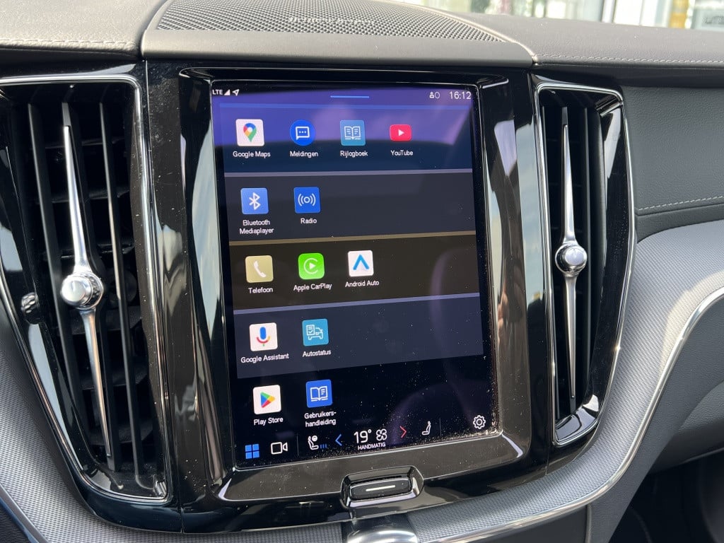 Volvo XC60 t6 340pk recharge r-design| luchtvering| panodak| adap.cruise| 3