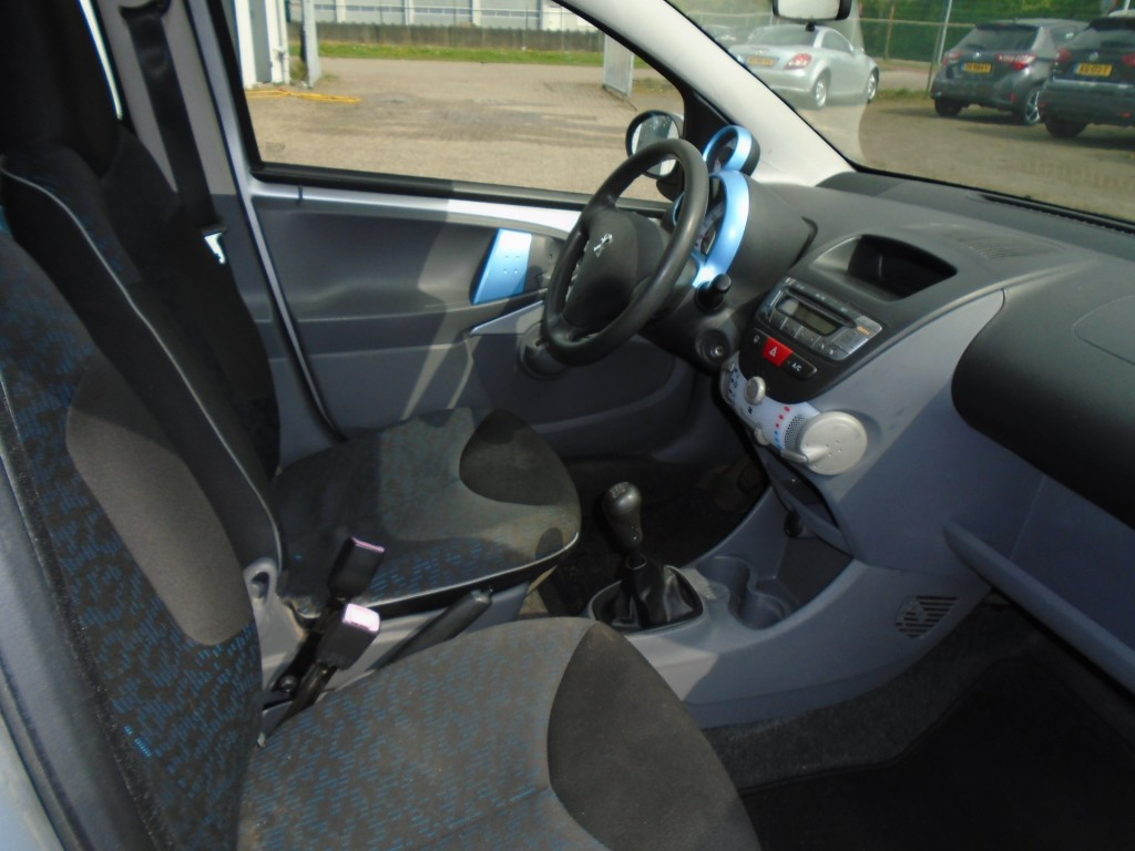Peugeot 107 1.0-12v urban move