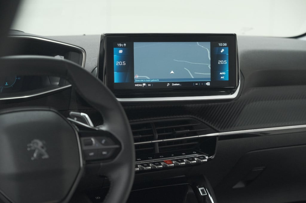 Peugeot 208 puretech 100 eat8 allure pack | camera | navigatie | apple carp