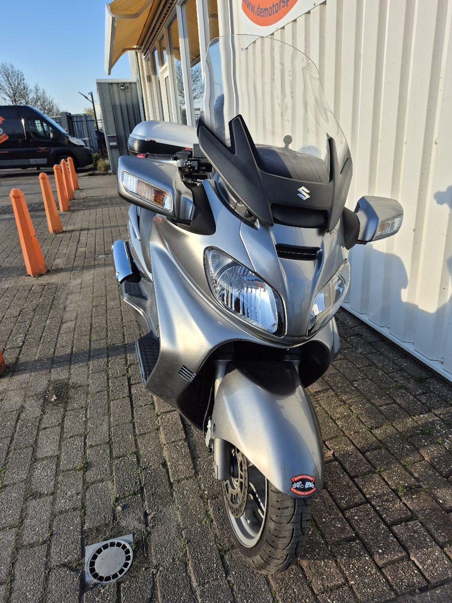Suzuki Burgman 650 Executive uit 2007