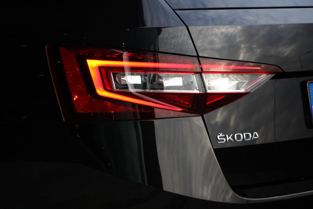 Skoda Superb combi 1.6 tdi style business | automaat | navi | camera