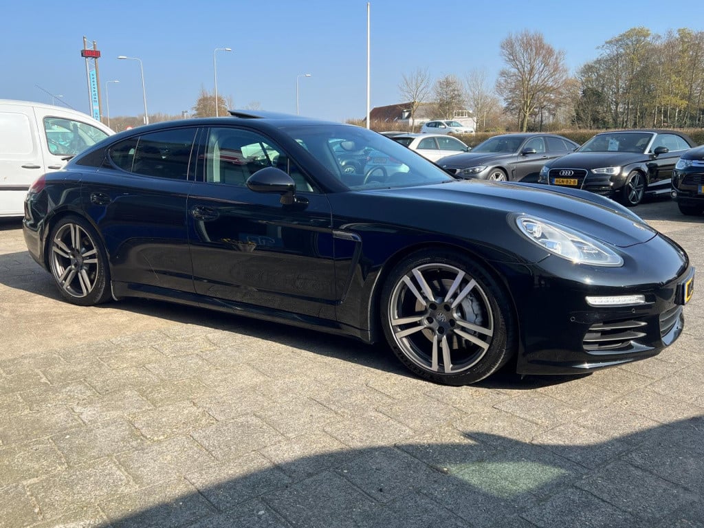 Porsche Panamera schuif/kanteldak, leer, navi, afn. trekhaak enz...