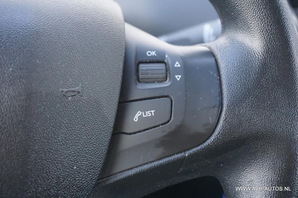Peugeot 208 1.2 puretech blue lion