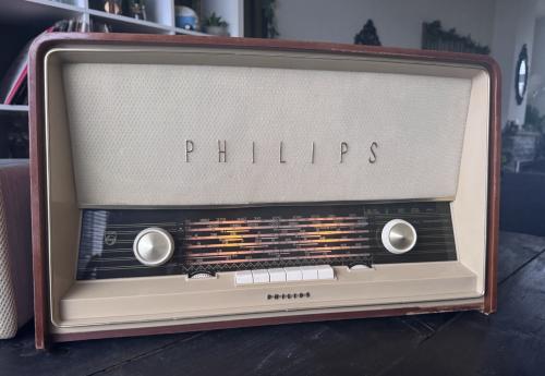 Prachtige omgebouwde jaren 50 radio