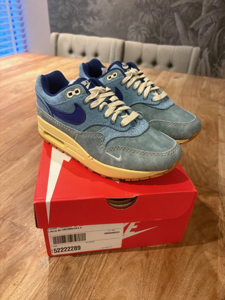 Dirty Denim van Nike Air maat 37.5
