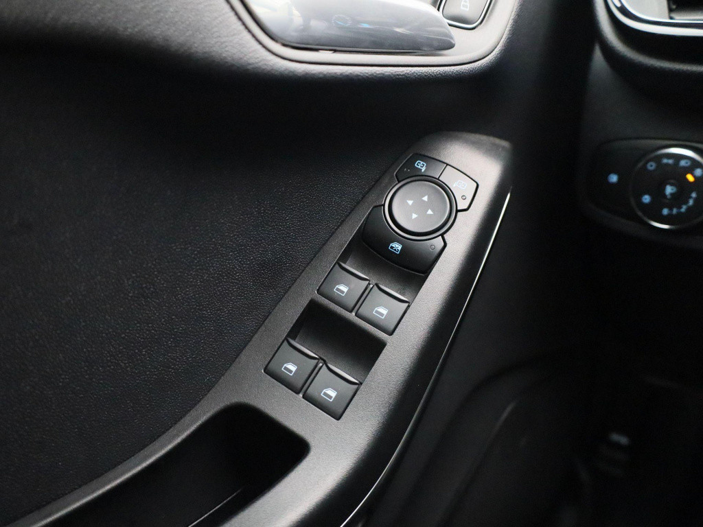 Ford Fiesta 1.0 ecoboost hybrid titanium