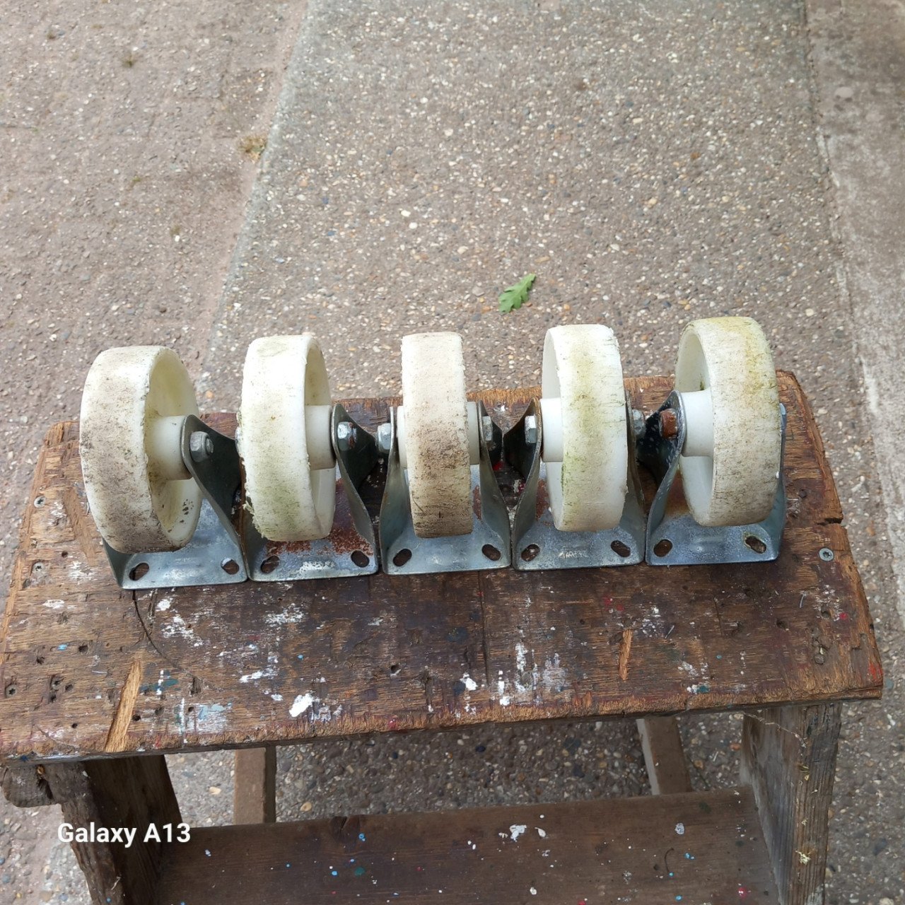 7 Zwenk bokwielen. 5 vast Ø 125 mm Nylon 3.00 euro per stuk of allen 30.00