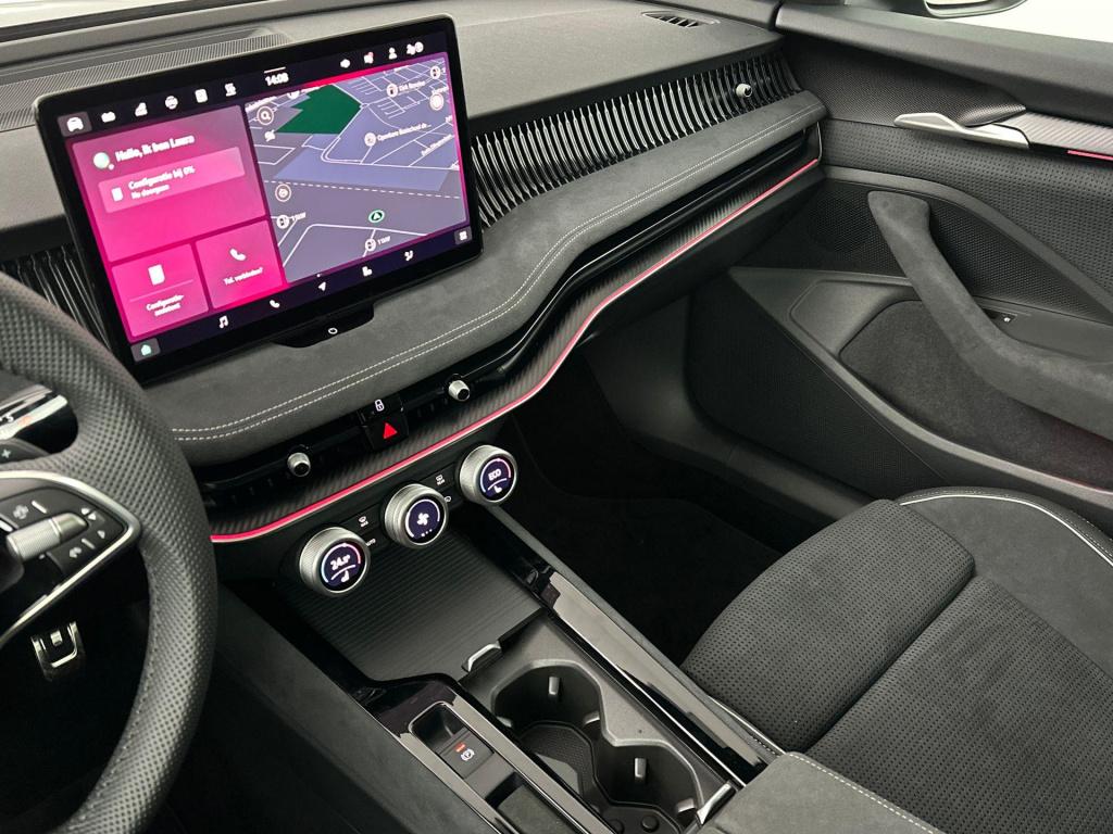 Skoda Superb sportline business 1.5 tsi phev 150 kw / 204 pk co